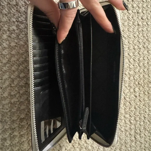 Michael Kors Large Logo Continental Wallet - Picture 4 of 5